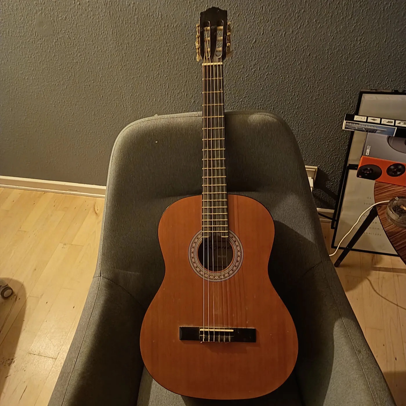 Klassisk guitar med brugsmærker