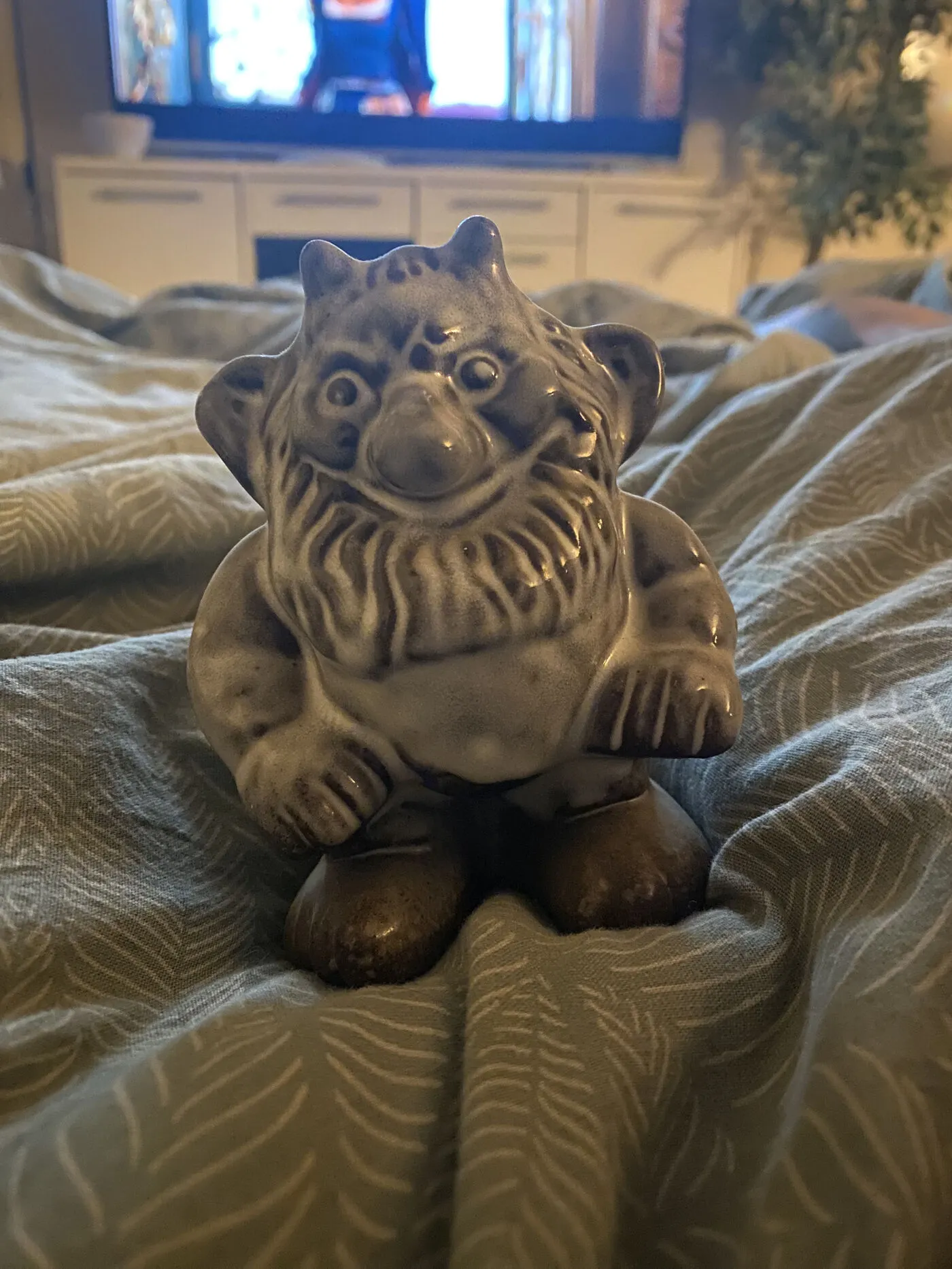 Keramisk nisse/trold figur