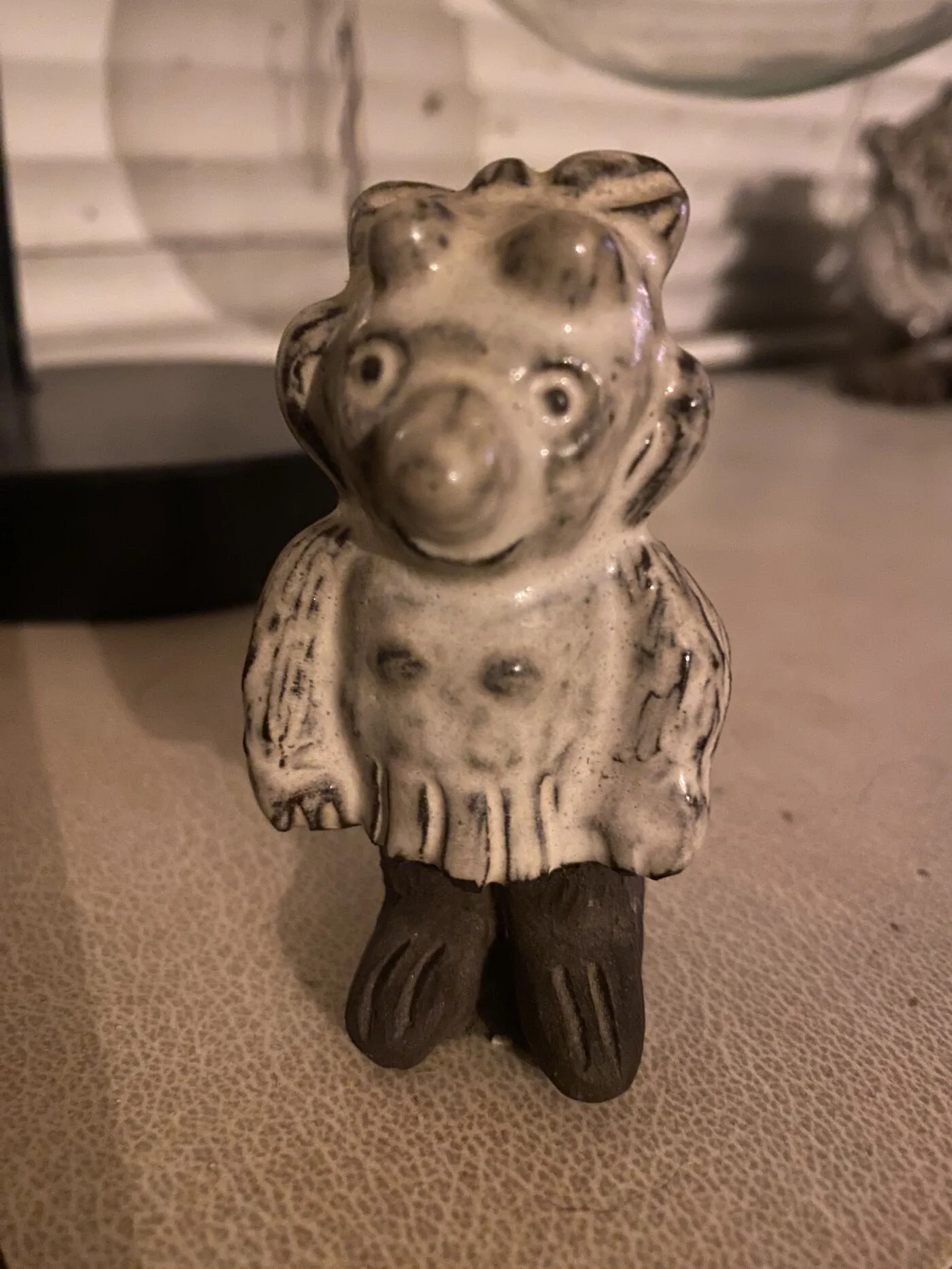 Keramisk vintage figur med sjove træk