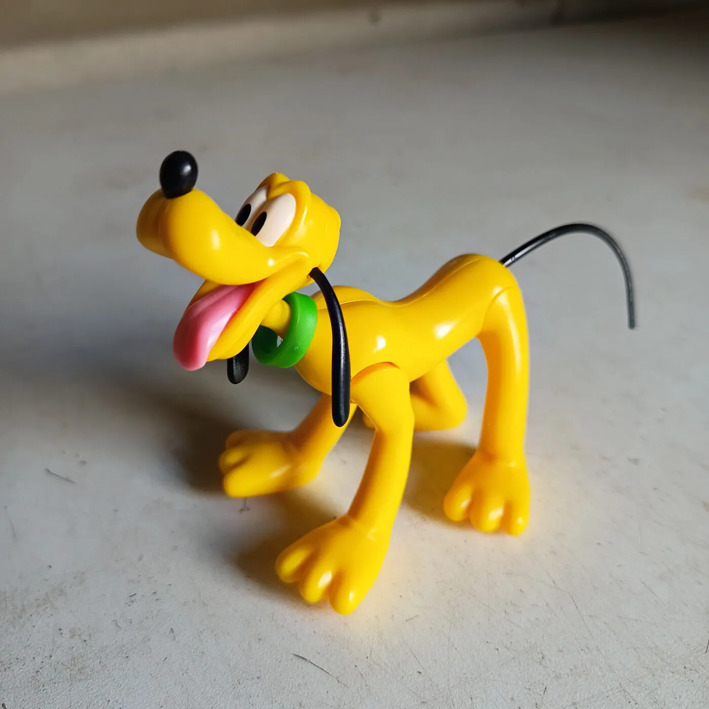 Disney Pluto plastikfigur, ca. 9 cm høj