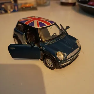 Modelbil Mini Cooper med Union Jack tag