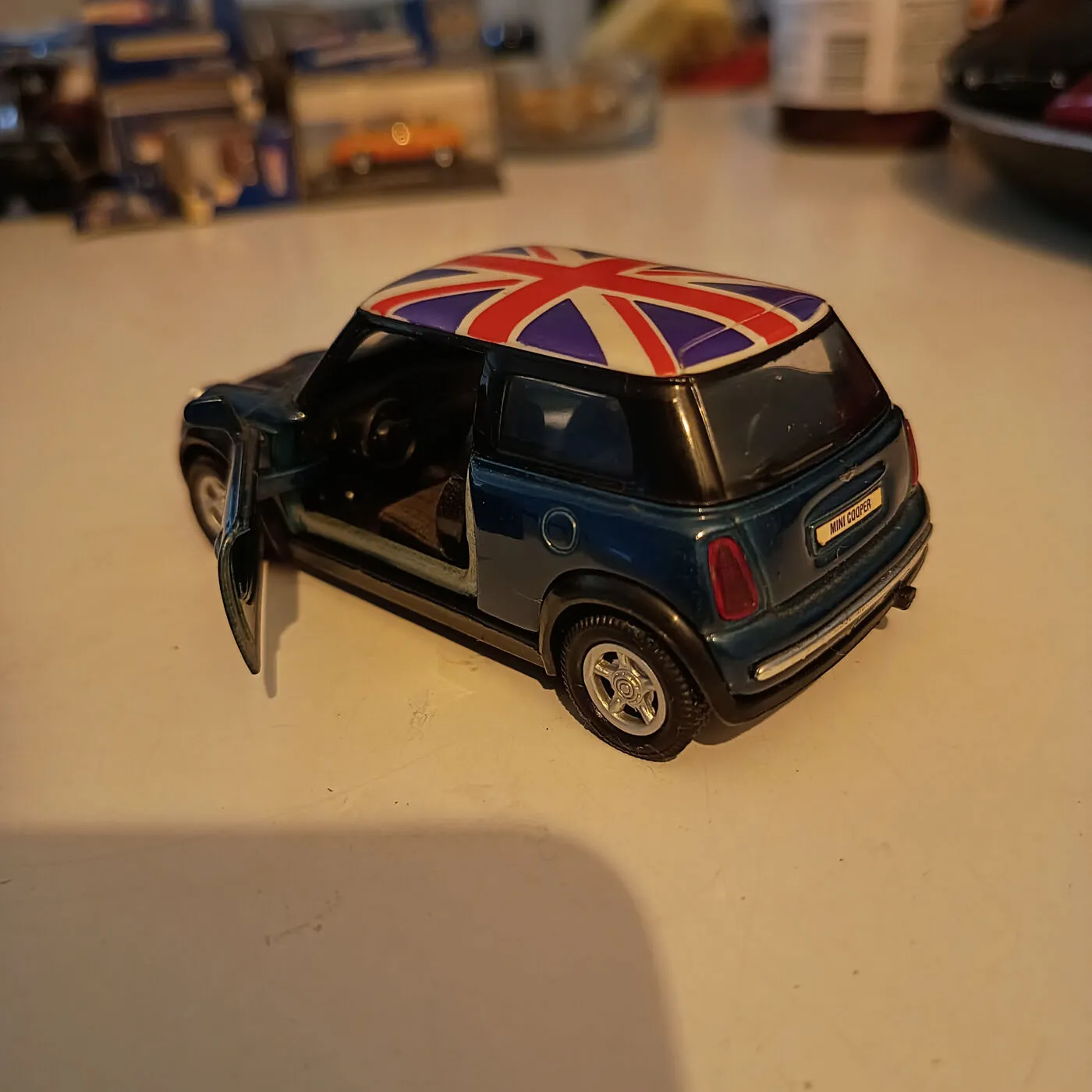 Modelbil Mini Cooper med Union Jack tag – billede 2