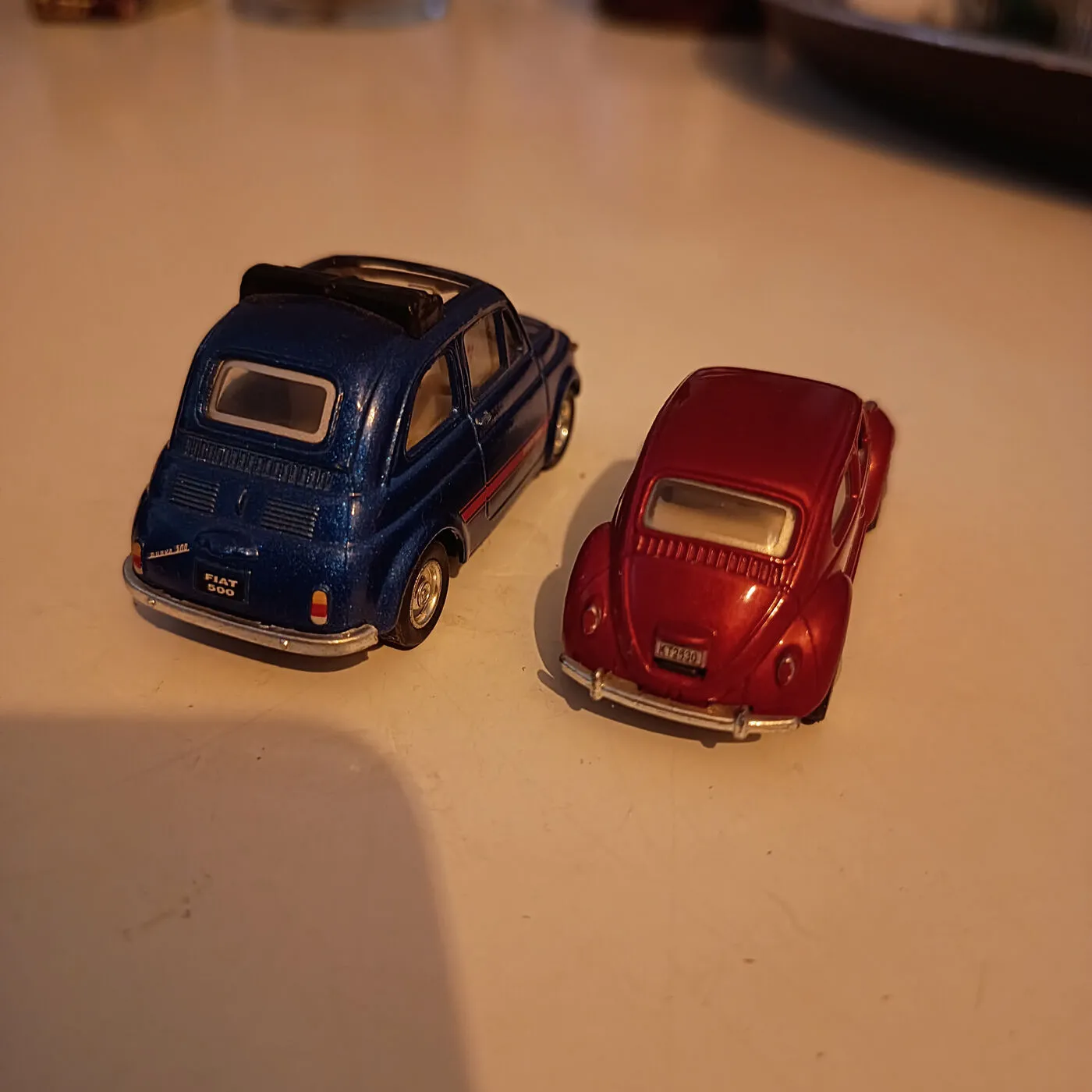 Sæt med to metal modelbiler i god stand – billede 2