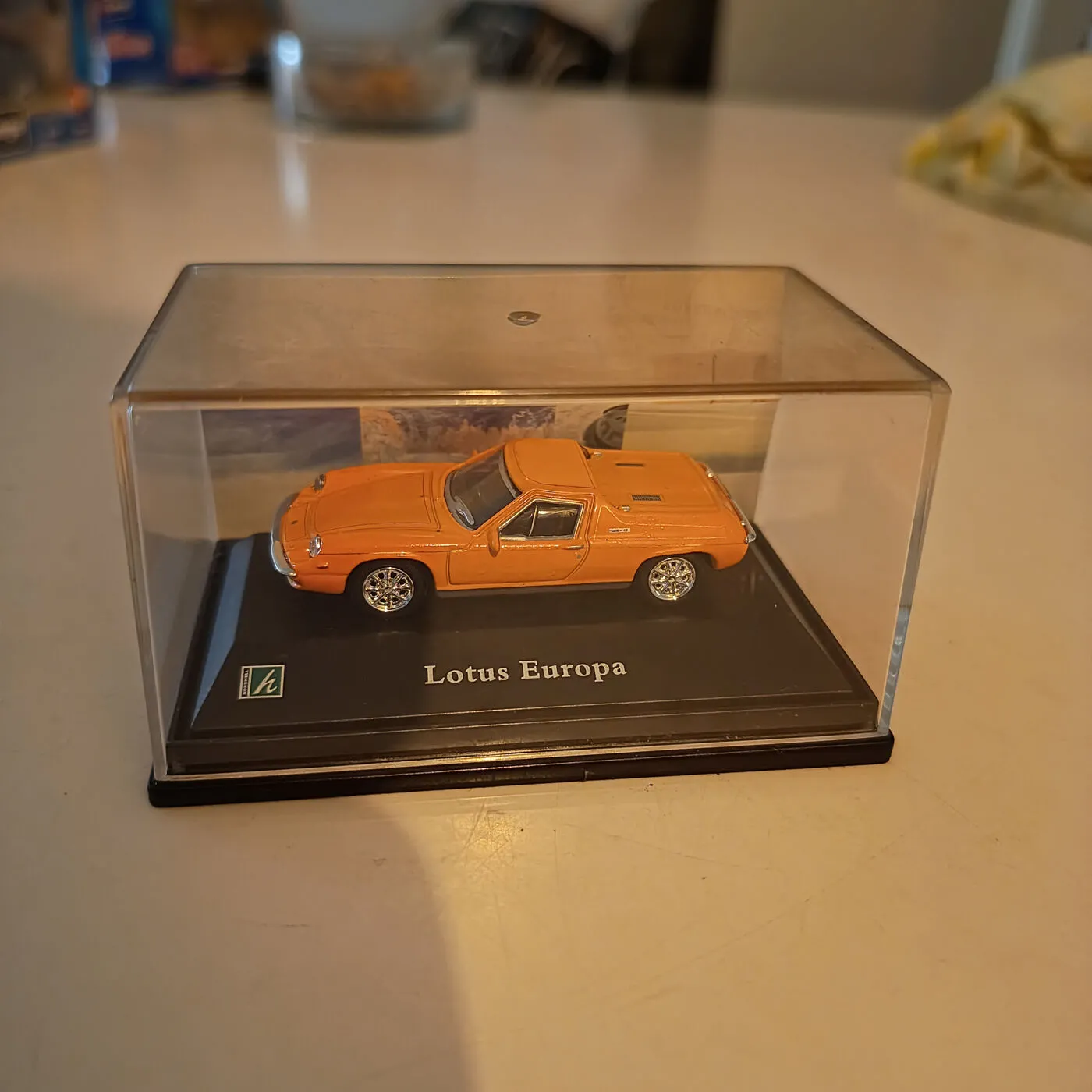 Modelbil Lotus Europa i displaykasse