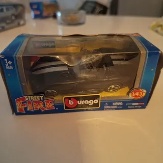 Bburago Street Fire 1:43 skaleret bilmodell i kasse