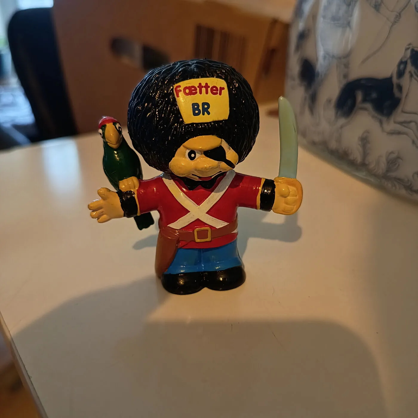 Vintage samlerfigur af soldat med papegøje, Fætter BR