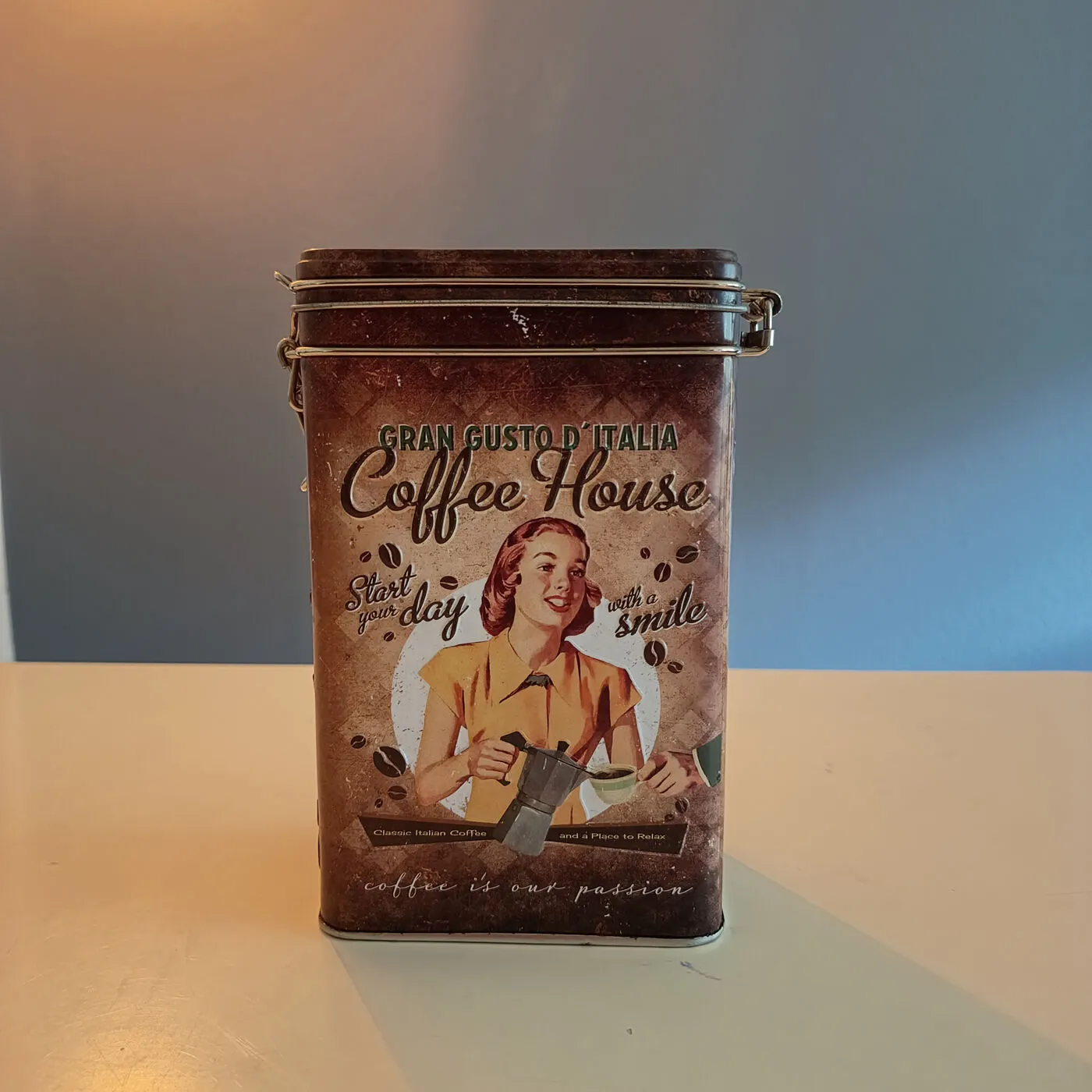 Retro metal kaffedåse med 'Coffee House' motiv – billede 1