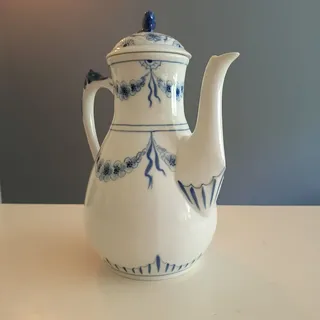 Porcelæns kaffekande med låg, Bing & Grøndahl, blåmalet dekor – billede 1