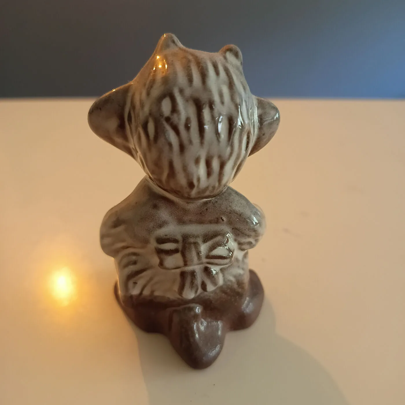 Keramisk troldefigur i brun glasur, god stand – billede 2