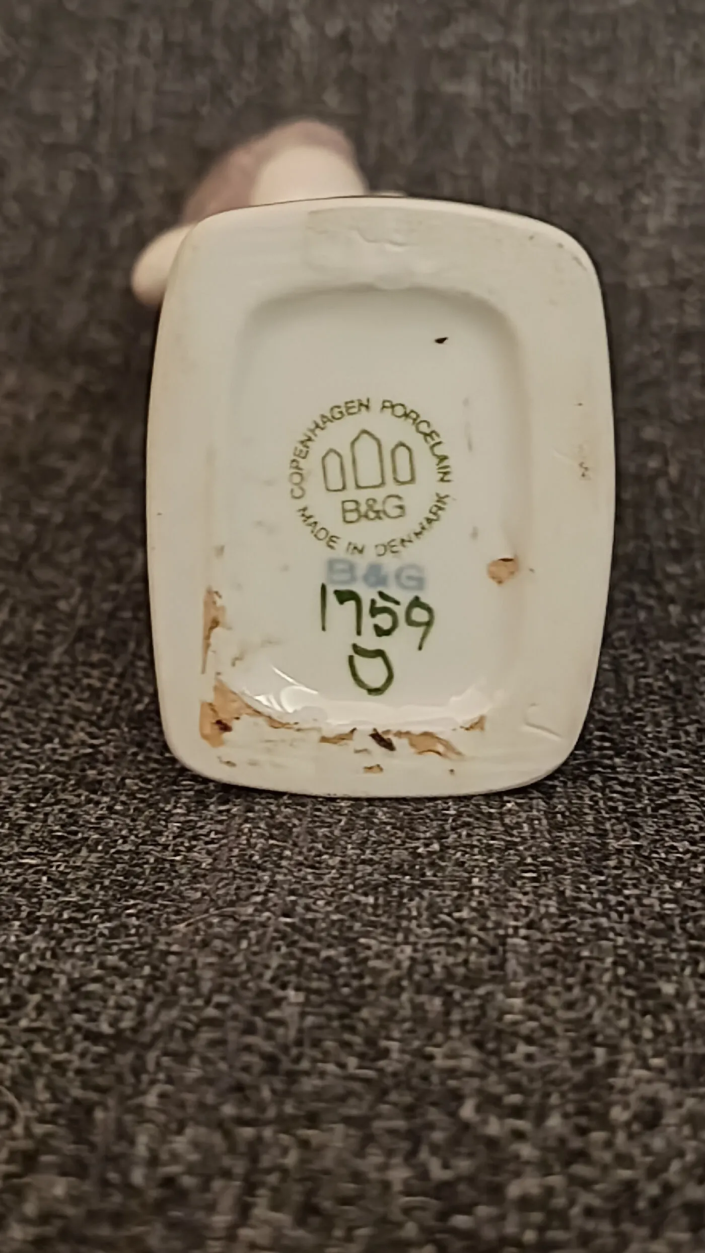 Bing & Grøndahl porcelænsfigur, model 1759, ung dreng – billede 2