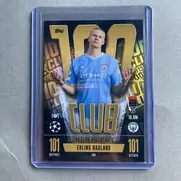 Topps Match Attax fodbold samlekort med Erling Haaland i beskyttelseslomme
