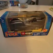 Bburago Street Fire 1:43 skaleret bilmodell i kasse
