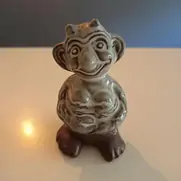 Keramisk troldefigur i brun glasur, god stand