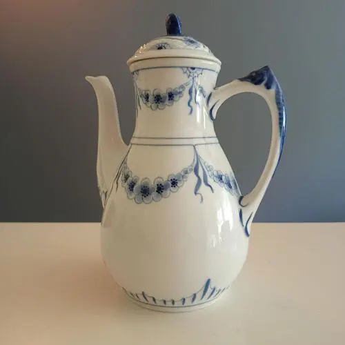 Porcelæns kaffekande med låg, Bing & Grøndahl, blåmalet dekor – billede 2