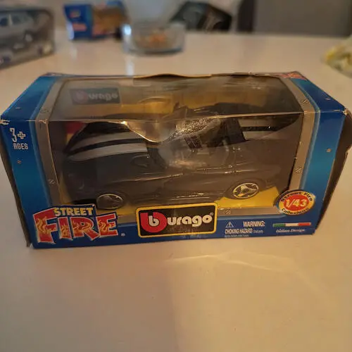 Bburago Street Fire 1:43 skaleret bilmodell i kasse – billede 1